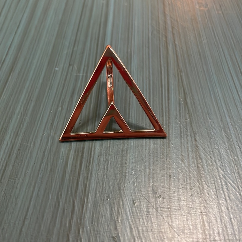 Triangle gold-colored ring - Picture 3 of 4